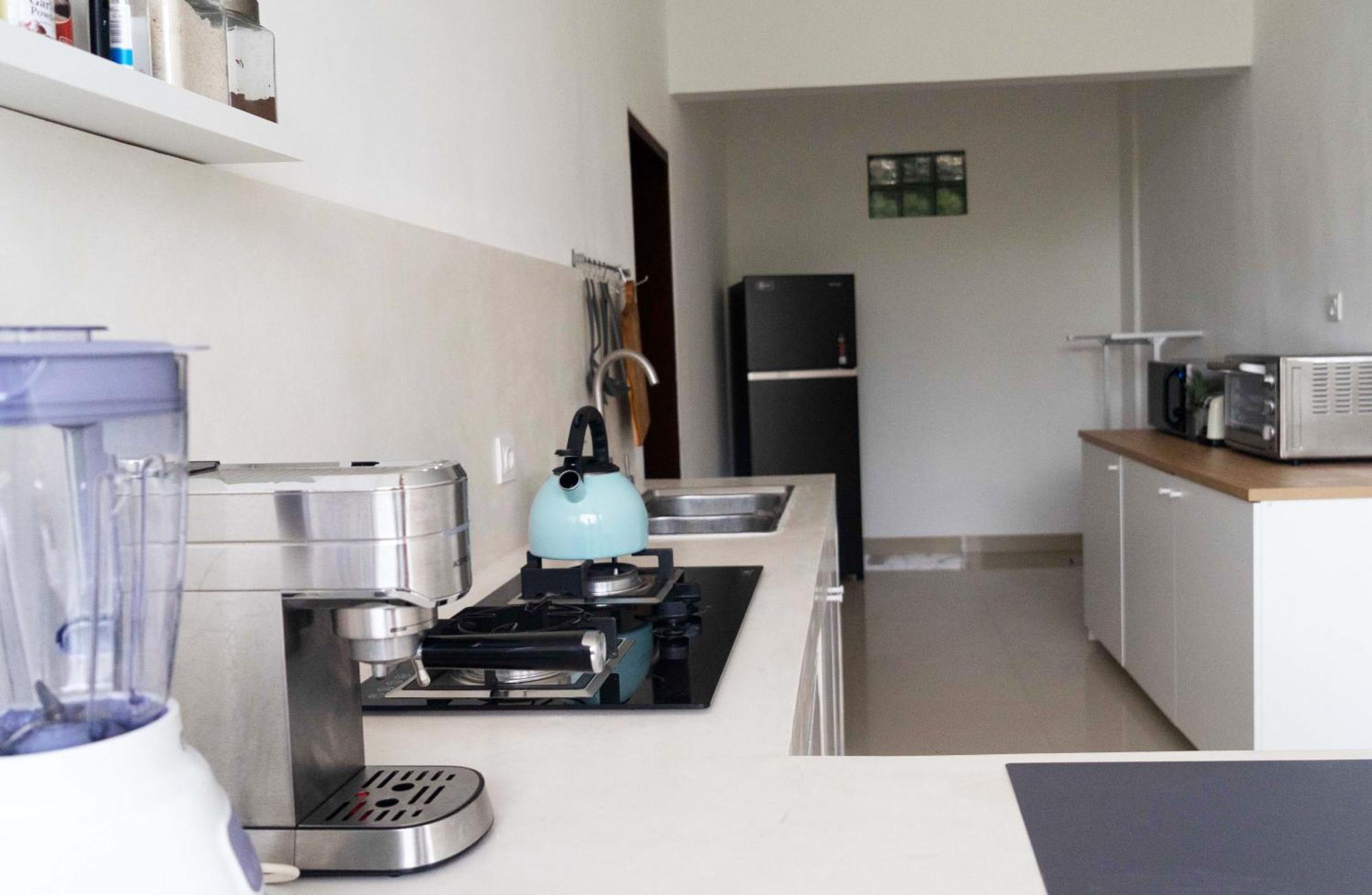 Shortcut Breeze Guest House Canggu  Exterior photo